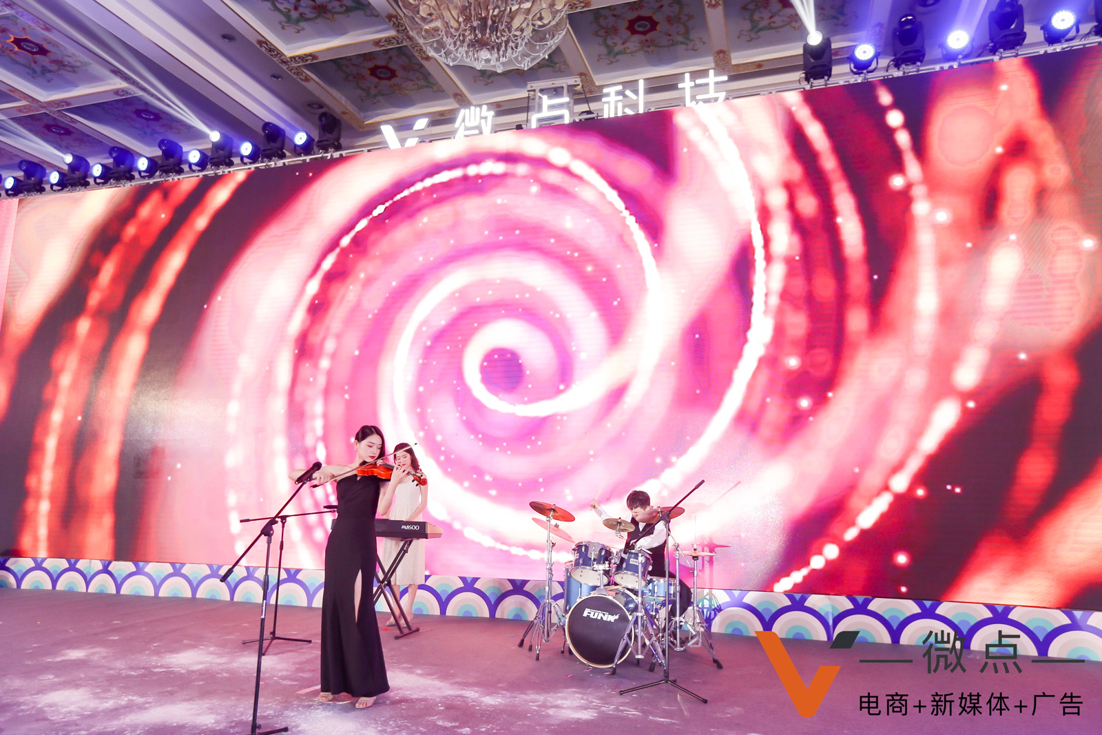 小提琴、電子、+架子鼓組合演奏
